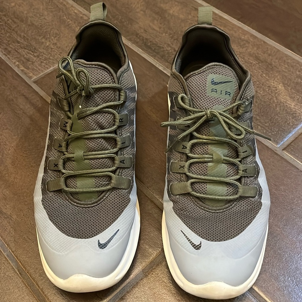 Men’s Nike Air shoes size 10.5